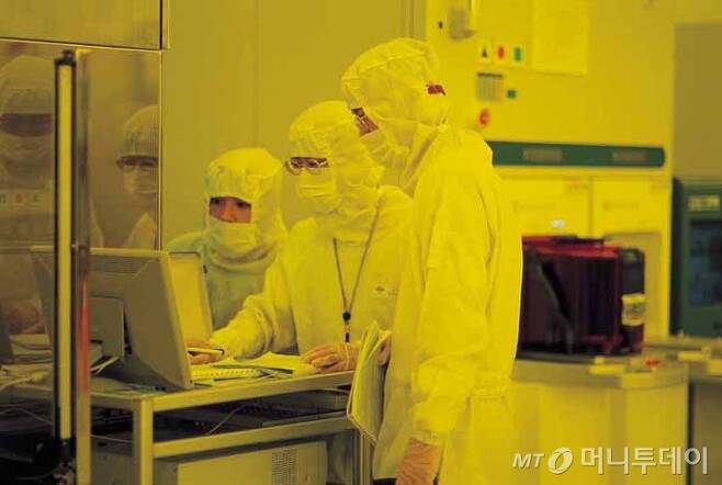 TSMC의 12인치 팹 내부 모습./사진제공=TSMC(Taiwan Semiconductor Manufacturing Co., Ltd.)