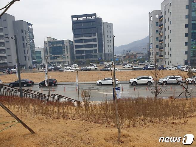 예산군청사 앞 주차타워가 들어설 유휴지.(예산군 제공).© 뉴스1