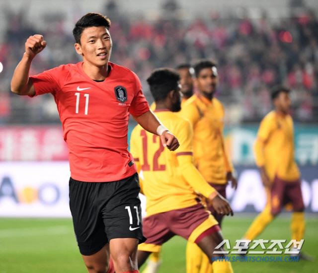 한국과 스리랑카의 2022 카타르 월드컵 아시아 지역 2차 예선 경기가 10일 화성종합경기타운 주경기장에서 열렸다. 황희찬이 전반, 팀의 세번째골을 터뜨리고 환호하고 있다. 화성=허상욱 기자 wook@sportschosun.com/2019.10.10/