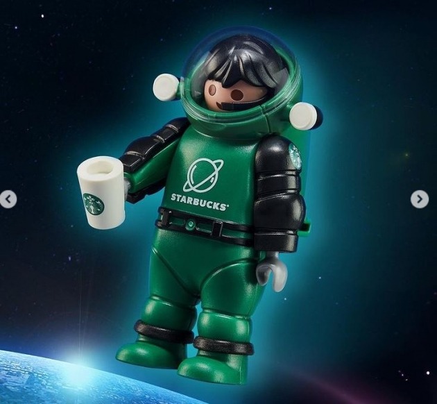 커피 전문점 스타벅스가 28일 '스타벅스 플레이모빌'의 마지막 시리즈 '우주인 레오' 판매를 시작하면서 대란 조짐이 나타나고 있다. 사진=스타벅스커피코리아 SNS 캡쳐