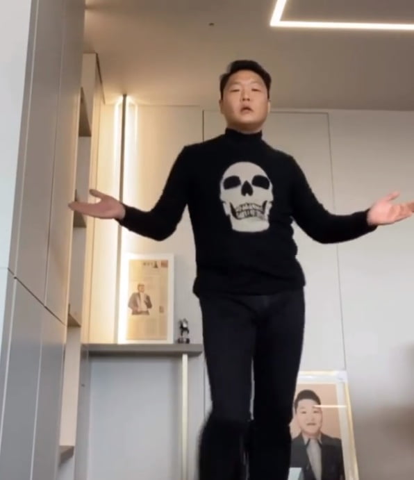 Singer PSY showed off her weight-loss body shapePSY posted a message and video on his 28th day, saying, I love to public relations my artist like this (Love promoting my artist this way) on his instagram.In the video, PSY danced, saying Cool (COOL) with no expression.He was released to public relations for Im Not Cool by singer Hyona of the Final Destination released at 6 pm on the day.In particular, in the video, PSY focused its attention on a noticeably reduced body shape.PSY said, You lost weight.I was so surprised,  Did not you manage it like this because there is no performance, and to the fans who said, Im sorry, Ill manage it. PSY, meanwhile, is head of the companys Final Destination, which includes Hyona, Jessie, Dawn, Crush, Hayes, and Diaq.a fairy tale that children and adults hear togetherstar behind photoℑat the same time as the latest issue