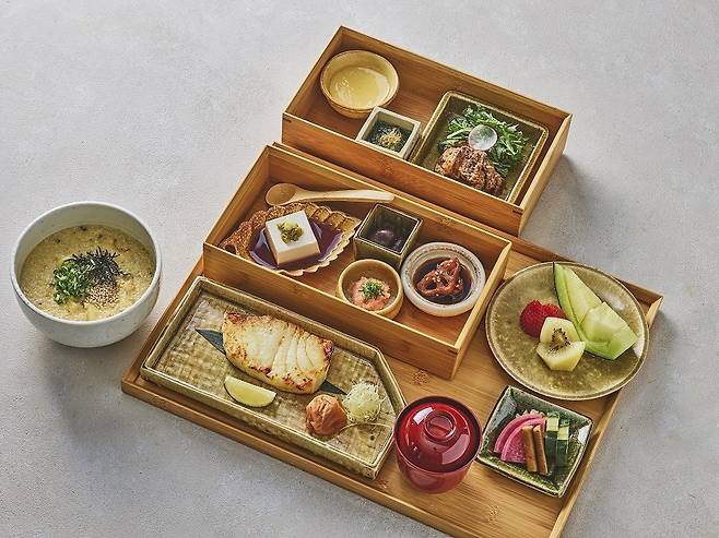 웨스틴 조선 서울이 스위트객실 투숙과 호텔 일식 레스토랑 스시조의 조찬을 즐길 수 있는 '익스클루시브 브랙퍼스트 앳 스시조' 패키지를 선보인다. /사진=조선호텔앤리조트