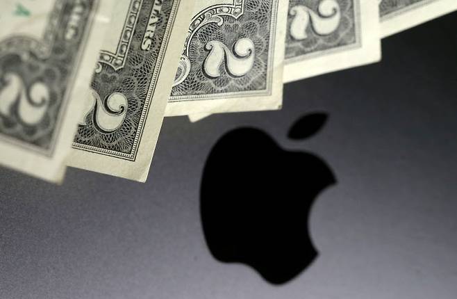 애플은 지난해 4분기 매출이 처음으로 1000억달러를 돌파하는 등 사상 최대 실적을 기록했다. (사진= 로이터)