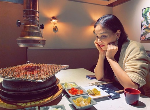 Actor Ko So-young has revealed his current situation.Ko So-young posted a picture on his Instagram on the 29th.In the photo, Ko So-young poses with Beer glassware at a restaurant, especially as he shows off his shining Goddess visuals in everyday life and robs his eyes.In addition, Ko So-young left a message saying, Dinner with the best friend in a long time; it was nicer because evening meetings are not easy these days.Meanwhile, Ko So-young married Actor Jang Dong-gun in 2010; he has one male and one female.