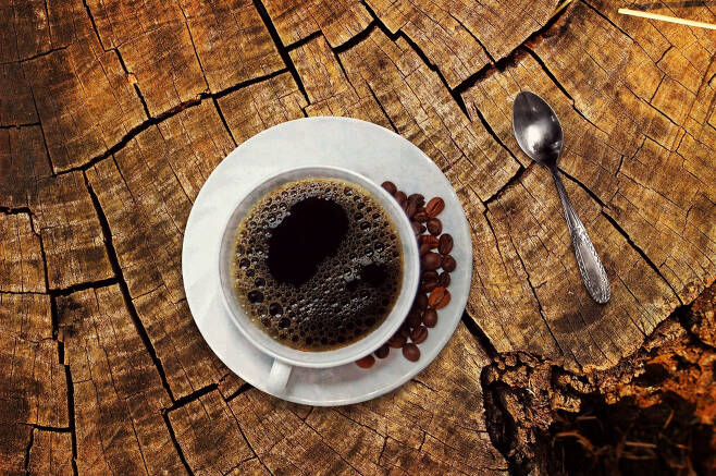 커피에는 카페인뿐만 아니라 폴리페놀화합물 등 다양한 항산화 성분이 들어 있다. 적당량을 섭취하면 건강에 이로운 점이 많다. ⓒPixabay