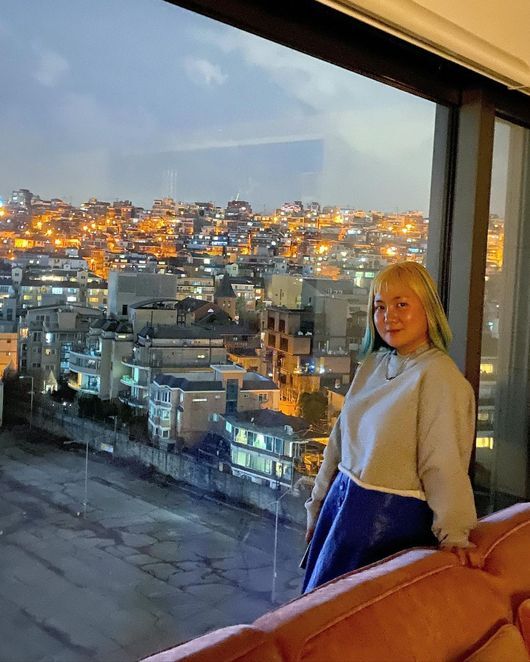 Hannams visit...Lets go as a sister of I Live Alone.Gagwoman Park Na-rae stylist Kim UriHannam visited the luxury house in .kim uri on the afternoon of the last dayFor Narae, who has been home for 50,000 to 80,000 years, Hyeran made a beautiful dish that he did not know his name for the first time in his life and made it in order to the table, he said.kim uriNarae is surprised to see the food with the broken legs, and as soon as he tastes it, he says, Wow, sister, I am a high-class Italian Restaurant.Whats this visual taste? Whats it made of? No, my God. Im so impressed. Im really being treated like this.My sister does not do this, but I live alone, so lets shoot her as our sister. This sister is a big hit ~ , she explained Park Na-raes reaction to her wifes cooking skills.not only that, kim uriSo we had a small and pleasant evening with delicious food in the meeting for many years, and we finished the evening with a sad heart to go on a trip together before we get older!And Park Na-rae and the warm atmosphere. I did not have more than four people at home and ate a meal at home.Ill ask you a favor.end kim uriMy family is Park Na-rae # Narae, and I will pray for happiness like now. # Evidence Our Narae Angels # Next, Narae is very fast, he said.The comments of fellow entertainers who saw this were also filled with envy. Chanina sent hearts saying Cute Narae, and Bae Yoon-jung commented, Please invite us too.kim uriIs currently living in Hannam, Nine, where Big Bang G-Dragon, Ju Ji Hoon, and Lee Jong Suk reside.kim uriSNS