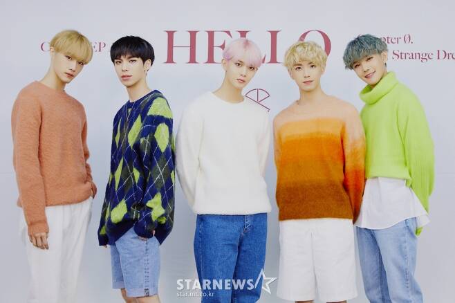 The group CIX will be the fourth EP album Hello Chapter, which was broadcast live online on the afternoon of the 2nd. Hello, Strange Dream (4th EP Album HELLO Chapter ..Hello, Strange Dream) poses ahead of release commemorative showcase. / Photos provided = C9 Entertainment