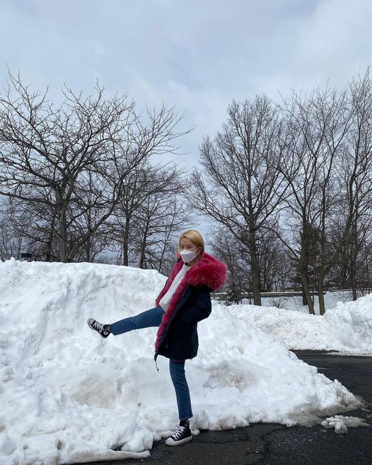 The group Fin.K.L (Lee Hyori, Sung Yu-ri, Lee Jin, and Ok Joo-hyun) released the daily life of New York City, which was quiet.On the morning of the 4th, Lee Jin posted a self-titled self-portrait on his personal SNS.Lee Jin is smiling at the snowy place as much as his shoulder. Lee Jin enjoys the snowy scenery by posing to lift one leg.Especially Sung Yu-ri, who saw this, left a comment saying Ommaya Frozen is my baby Elsa and made the fans of Fin.K.L warm up.Meanwhile, Lee Jin recently signed an exclusive contract with King Kong by Starship.Lee Jin SNS
