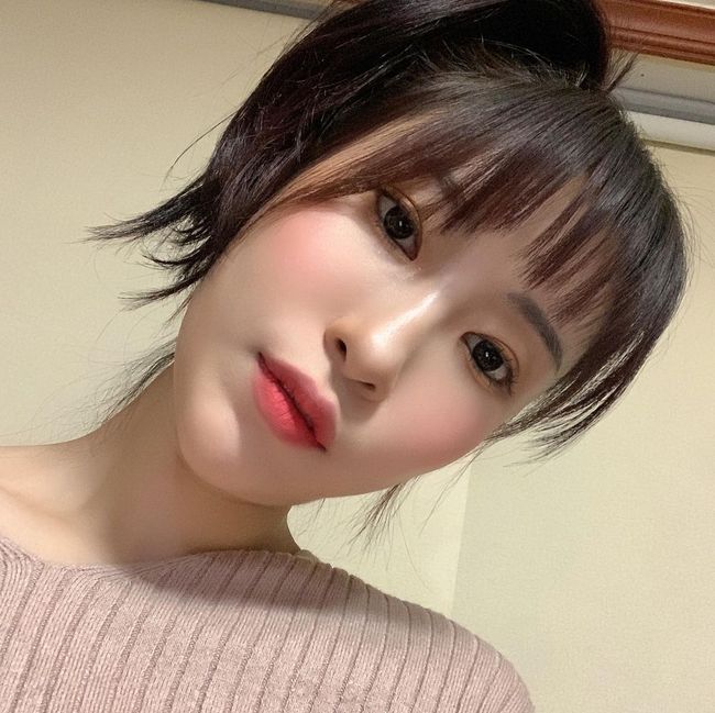Gag Woman Lee Se-young showed off her look as prettier as she did after double eyelid surgeryLee Se-young posted two self-portraits on his SNS on the 3rd.In the photo, Lee Se-young is wearing her hair up and makeup. She boasts a visual that is as good as Idol, with ball touch and fresh lip makeup.Lee Se-young recently performed double eyelid surgery, eye correction, top, back, and bottom surgery.After the surgery, Lee Se-young said, The Complex was the reason for the surgery through YouTube personal channel.I wanted to do double eyelid surgery since I was 20 years old, but I could not keep doing it because I was a job, so I ate 32 years old and I was very happy. I think Ive overcome the complex, he said, and my eyes are so big that I feel sick.Meanwhile, Lee Se-young said last month that she is preparing for marriage with her Korean-Japanese boyfriend through YouTube.Lee Se-young SNS