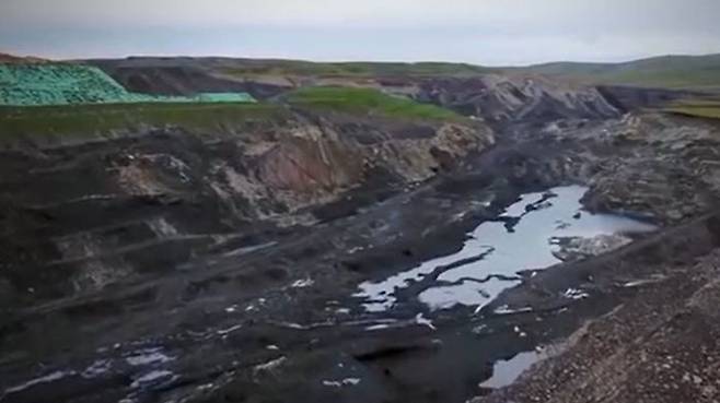 칭하이성 무리광구의 불법 석탄 채굴 현장
