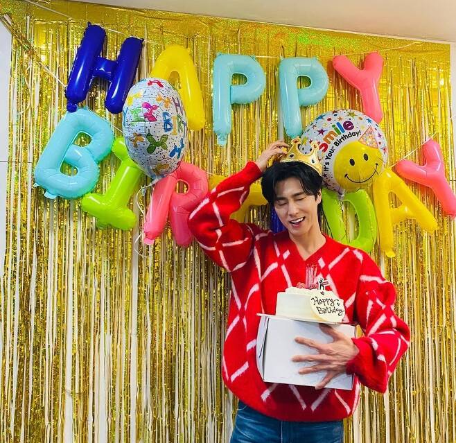 Yunho sent a thank-you message to his fans.On the 6th, Yunho said to his instagram, Everyone who has been celebrating birthday!Thank you all for your thanks U # 1 day 1 Ding and posted several photos.Inside the picture is a picture of Yunho wearing a crown in front of the Birthday celebration decoration and enjoying the joy.He hugged the cake and showed off his long girdles and painted V.Yunho attracted attention by digesting the casual costume of jeans in red knit.Fans around the world delivered celebration and cheering with the message Birthday celebration.Yunho, meanwhile, was born on February 6, 1986 and is 36 years old this year.I think my 30s are a wonderful age with some experience of life and a lot of leisure, he said, thanking many of the Birthday celebration messages, who communicated with fans through the live broadcast of the Birthday Memorial Instagram at dawn.