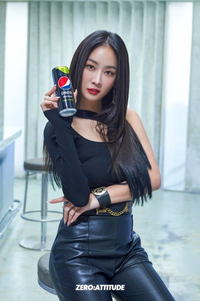 Soyou has been the second runner in the concept photo of ZERO:ATTITUDE.Starship Entertainment (hereinafter Starship) released a concept photo of the new song Zero:ATTITUDE of the Pepsi 2021 KPOP Campaign through its official SNS on February 6.Soyou in the public photo showed off the chic eyes with a style that matches Leather Pants in an intense RED lip, and the admiration of the viewers with the peak visuals.In another photo, she completely digested her high-tight ponytail hair, bold accessories, and neon makeup, and boasted the irreplaceable Soyous girl crush charm, leading to an explosive response from fans.Meanwhile, the Pepsi 2021 KPOP Campaign, which Pepsi and Starship will introduce, is a project in which various genres of K-POP The Artists present new music to each concept.Previously, The Artists with different colors such as VIXX Ravi, girlfriend Galaxy, Ong Sung Woo, VIXX Hongbin and Monster X, Rain and Soyou, Zico and Kang Daniel, CIX Bae Jin Young and WEi Kim Yohan have collaborated and gathered topics.Soyou, the global idol IZ*ONE (Aizwon) and rapper pH-1 will be released through various music sites at 6 pm on the 15th, a new song ZERO:ATTITUDE of the Pepsi 2021 KPOP Campaign.(Photo Provision = Starship
