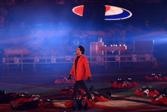 TAMPA, FLORIDA - FEBRUARY 07: The Weeknd performs during the Pepsi Super Bowl LV Halftime Show at Raymond James Stadium on February 07, 2021 in Tampa, Florida. (Photo by Patrick Smith/Getty Images)