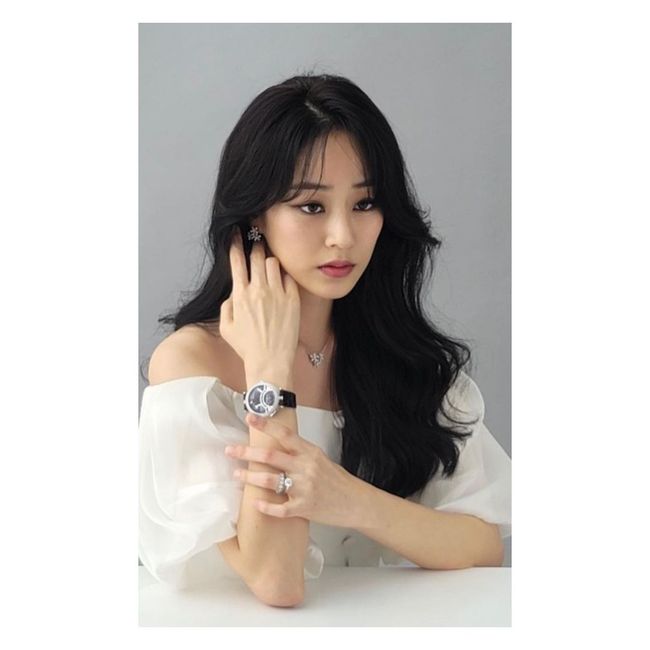 Fellow Actors also admired the Elegance and beauty of Actor Kim Hyo-jin.On the 9th, Kim Hyo-jin posted a picture on his instagram.The photo shows Kim Hyo-jin, who seems to be working on a photo shoot.Kim Hyo-jin, wearing an off-shoulder with a shoulder, looks at the camera with a faint eye.Kim Hyo-jin, who boasts a veiled jaw line and a clear eye, catches the eye once again with an elegance atmosphere.Go Joon-hee is soaked in the appearance of Kim Hyo-jin, saying, Its so beautiful. Foul.Meanwhile, Kim Hyo-jin appeared in the JTBC drama Private Life, which was broadcast last year.