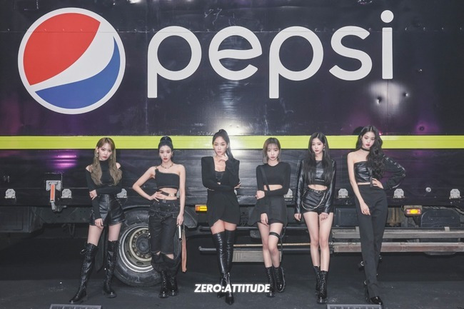 The concept photo of singer Soyou and group IZ*ONE has been released.Starship Entertainment (hereinafter referred to as Starship) released a concept photo of the new song Zero:ATTITUDE of the Pepsi 2021 KPOP Campaign on its official SNS on February 9.Soyou and IZ*ONE in the concept photo shot the fan with an unrealistic visual with intense eyes with the black color of the street mood.In particular, they are creating a dignified and cool atmosphere in the background of Pepsi trucks, raising the curiosity about the new song to be released in the future.The Pepsi 2021 KPOP Campaign, which Pepsi and Starship will introduce, is a project in which various genres of K-POP The Artists present new music to each concept.Previously, The Artists with different colors such as VIXX Ravi, girlfriend Galaxy, Ong Sung Woo, VIXX Hongbin and Monster X, Rain and Soyou, Zico and Kang Daniel, CIX Bae Jin Young and WEi Kim Yohan collaborated and gathered topics.This year, three artists of various charms, including Soyou, a synonym for Cool Sik, IZ*ONE (IZ*ONE), and rapper pH-1, which is rapidly rising with melodic rap, will participate in the Pepsi 2021 KPOP campaign to deliver a message to support new hopes and a wonderful and powerful day for all of us.The new song ZERO:ATTITUDE will be released at 6 p.m. on the 15th of the Pepsi 2021 KPOP Campaign, which includes Soyou, global idol IZ*ONE (IZ*ONE) and rapper pH-1.