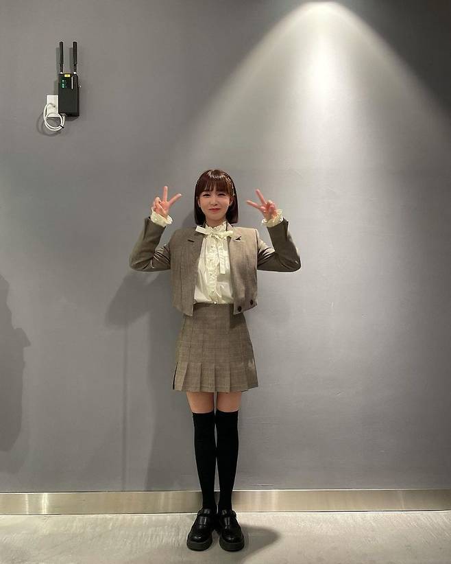 Group Crayon Pop Park Choa (real name Huh Min-jin) left his impression of ending Singer Gain.Park Choa posted several photos on his instagram on February 10, along with an article entitled Thank you for meeting you among many people like the stars # SingerGane.The photo shows Park Choa posing for the camera in a contest in the studio.In addition, I was pleased to post a group photo taken with the participants who appeared in JTBC Singing Again such as singer Han Seung Yoon, Seo Young Ju and Yumi.Park Choa appeared in Singer Gain for the first time and completed the stage of high perfection alone.It was noticed with various concepts for each stage, and eventually it was eliminated from the final TOP10 selection.Meanwhile, Park Choa made his debut as Crayon Pop in 2012; since then, he has continued to be active, releasing theatrical and solo recordings.