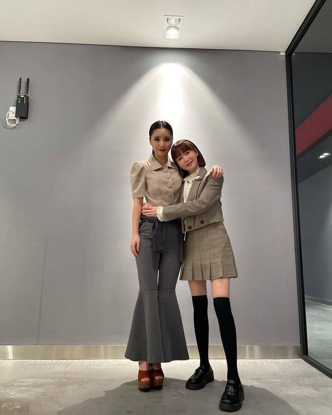 Group Crayon Pop Park Choa (real name Huh Min-jin) left his impression of ending Singer Gain.Park Choa posted several photos on his instagram on February 10, along with an article entitled Thank you for meeting you among many people like the stars # SingerGane.The photo shows Park Choa posing for the camera in a contest in the studio.In addition, I was pleased to post a group photo taken with the participants who appeared in JTBC Singing Again such as singer Han Seung Yoon, Seo Young Ju and Yumi.Park Choa appeared in Singer Gain for the first time and completed the stage of high perfection alone.It was noticed with various concepts for each stage, and eventually it was eliminated from the final TOP10 selection.Meanwhile, Park Choa made his debut as Crayon Pop in 2012; since then, he has continued to be active, releasing theatrical and solo recordings.