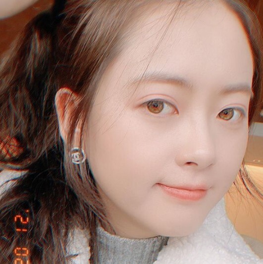 Actor Go Ah-ra told me about the recent visuals.On the 10th, Go Ah-ra posted two photos on his Instagram with the phrase Send a good dark hair good morning Haru.Go Ah-ra in the photo stared at the camera, leaning his chin against one hand; Go Ah-ra showed off his humiliating watery skin even in close-up photos with a chic expression.He also tied his head up and showed off his innocent beauty. The fans responded in various ways such as Good Morning, Beautiful, Big Bang.On the other hand, Go Ah-ra has appeared in KBS 2TV drama Dodo Solar Sol which last November.