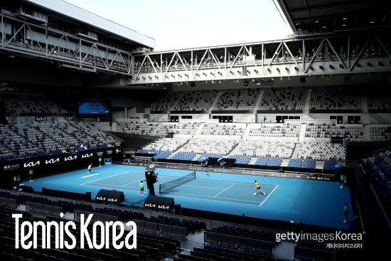 무관중으로 치러지고 있는 존 케인 아레나 전경