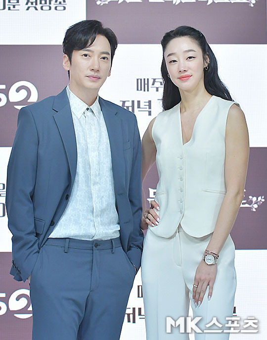 Actors Lee Sang Bo and Choi Yeo-jin pose for the KBS 2TV new daily drama Miss The Count of Monte Cristo (directed by Park Ki-ho/playplayplayplayplayplayed by Jung Hye-won) production presentation, which was broadcast live online on the afternoon of the 15th.Miss The Count of Monte Cristo is a Drama in which a woman who has been forced to death by her trusted friends returns with revenge and regains her life.