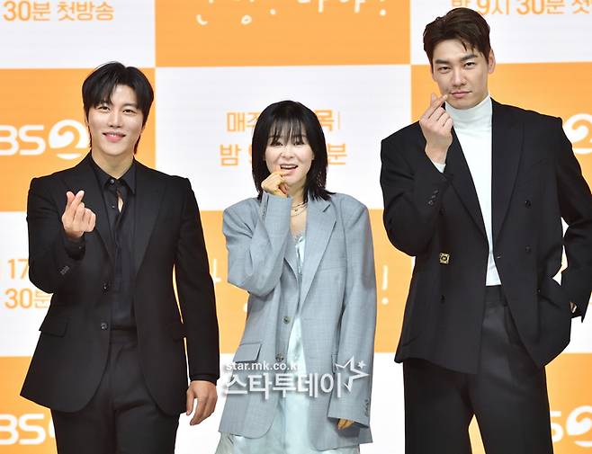 KBS 2TV The new drama Hello? Its me! The online production presentation was held on the afternoon of the 17th.Actor Choi Kang-hee, Kim Young-kwang, Lee Re, Eum Moon-suk and Lee Hyun-suk PD attended the production presentation.The event was held online under the influence of Corona 19.