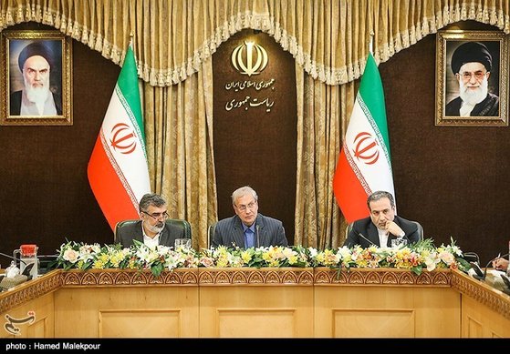 경제난에 빠진 이란이 한국의 동결 자금 문제 해결을 촉구했다. 사진은 2019년 7월 7일 이란 테헤란에서 열린 기자회견에 참석하고 있는 이란 정부 고위관계자들. [로이터=연합뉴스]