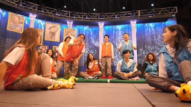 MBC Hangout with Yoo - 2021 Share Living and Joys Legend corner cushion quiz scene was captured.The members gathered in front of MC Yoo Jae-Suk with xylophones and more intensely than the players sitting on the cushion (?)Tak Jae-hun, who shouts out the right answer in the outdoors, already makes the honey jam anticipated.In addition, in Bonus Quiz, Ha Jun-soo, who is getting a hot response with Gag Picasso, will appear and show a picture of Quiz catching the navel.Along with this, Jessies runaway figure is also captured, and attention is focused on what works he will draw.MBC Hangout with Yoo which is broadcasted at 6:30 pm on February 20th?2021 Share Living and Joy (director Kim Tae-ho Yoon Hye-jin Kim Yoon-jip, author Choi Hye-jung of Jang Woo-sung Wang Jong-seok) will unveil the scene of the Legend Corner Cushion Quiz of Share Living and Joy.2021 Share Living and Joy, which showed the generation integrated laughter from the 1960s to the 2000s last week.This week, a new game showdown will be held in 2021 from the Legend corner Cushion Quiz, which can not be missed in Share Living and Joy.In the public photos, MC Yoo Jae-Suk with xylophone is captured and attracts attention.Cushion Quiz is the original Quiz system, and it is a Legend corner that has been remake in many entertainments to date.Cushion Quiz is given the opportunity to tell the right answer to the person who first subtracted the Cushion sitting on the floor after hearing the problem of MC Yoo Jae-Suk, and various issues such as general common sense, entertainment, encate, and new words are presented.With the tight confrontation between the members who participated in Jongmin Team and Jessie Team expected, MC Yoo Jae-Suk and the members Nothing Grand Feast on the outdoor mat will give a big smile.In particular, Tak Jae-hun, the only Share Living and Joy career, is a strange answer with his own experience behind the players who have sat in the cushion since the beginning (?), and the other members also participated in the Quiz one by one, and a fierce over-the-counter showdown was held.MC Yoo Jae-Suk hit Ding! without exception in the confrontation over the cushion as well as the over-the-counter confrontation, and Tak Jae-hun, who was responding to the sound of the xylophone without knowing it, said, Why do you keep participating!I do not want to be a good person. He said he complained about it.In Cushion Quiz, we expect an inevitable under-the-table confrontation between the Jongmin team and the Jessie team, including Lee Young-ji and Chu, Jong-line Kim Jong-min and Cho Byung-kyu, as well as Jessie and Na Dae-ja (Hong Hyun-hee).