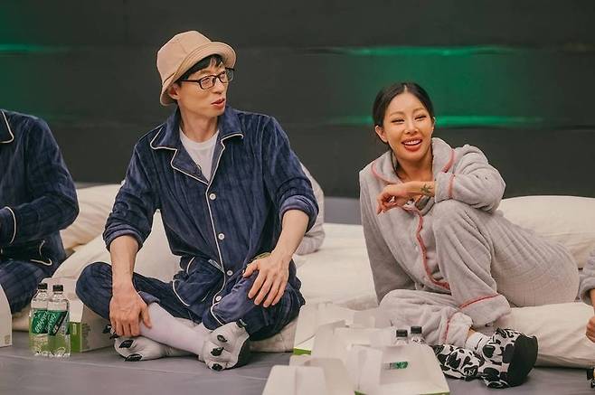 What do you do when you play 2021 Dongjak shooting scene photos were released.MBC What do you do when you play posted a behind-the-scenes cut on 2021 Dong-Ak through the official SNS on February 19th.In the photo, MC Yoo Jae-Suk, Jessie, Kim Jong-min, Jo Byung-gyu, Lee Young-ji, Kim Hye-yoon, Hong Hyon-hee, Kim Seung-hye,What do you do when you play? He added, Why is it so cute when Im wearing a sleeping suit? I change my name to Posong Poong, not Dream Sammon.