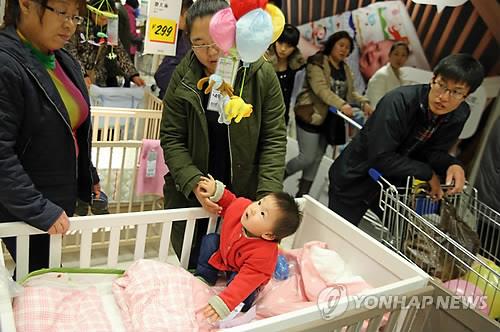 중국 랴오닝성 선양의 어린이 가구 상점 [EPA=연합뉴스 자료사진]