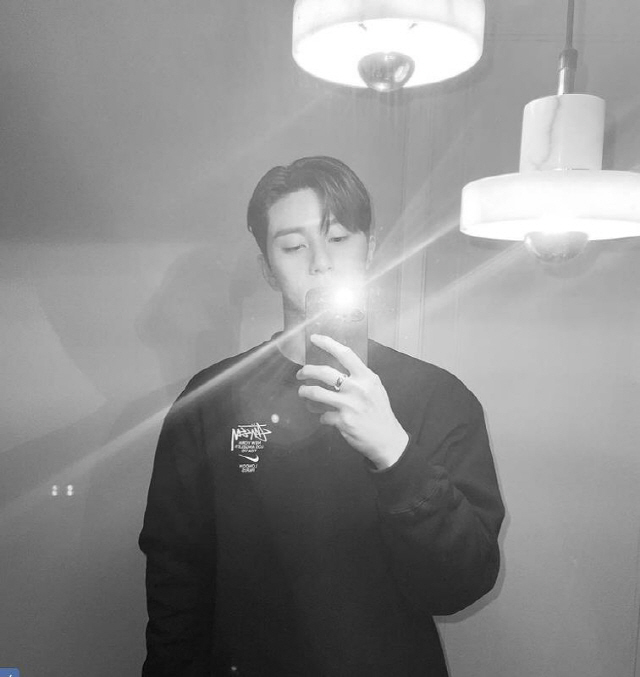 Park Seo-joon posted a picture on the 19th with an article called Good Night on the Instagram  .The photo shows Park Seo-joon, who came out to greet Good Nine before falling asleep.Park Seo-joon, who is standing under the lighting of a unique Design, burst into a camera flash and made a hip feeling.Especially, one side was raised and one side was lowered by Park Seo-joons hair, which made his fans feel excited by his dandy charm.Meanwhile, Park is currently appearing on TVNs entertainment show Yoon Stay. Also, Lee Byung-huns next film, Dream (Gase), is about to be released.