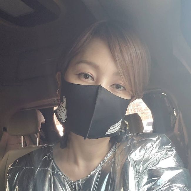 Actor Lee Seung-yeon succeeded in Dieting and boasted a different Beautiful looks.Lee Seung-yeon posted on his 22nd day, I wear a sparkly jumper for a long time.In the photo posted together, Lee Seung-yeon is moving somewhere in the car.Lee Seung-yeon said, Now, if the weather is cloudy, you have to go around with a self-reflection plate.Lee Seung-yeon, wearing a jacket with a cyber-ticking feeling, boasts a sparkling Beautiful looks with his own reflection effect.In particular, Lee Seung-yeon has succeeded in reducing 9kg in the last two months and has collected topics.Lee Seung-yeon, who has lost weight due to hypothyroidism in a short time and collected topics, has lost weight and now the Mask is too big.On the other hand, Lee Seung-yeon made his debut as Miss Korea in 1992 and performed various works.