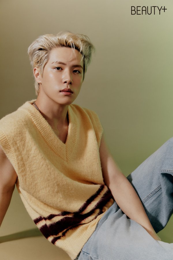 The magazine Beauty released a sensual visual picture of the group WEi, which predicted a comeback with its second mini album <IDENTITY: Challenge>, which contains its own color.In this film, which is different from the energistic appearance on the stage, WEi showed a professional aspect that can not believe that he is a rookie who has only been debuted for four months.In particular, any of the suits were digested, completing the visuals of the past, and creating a picture that I want to own as a boyfriend.In addition, the fact that they are monitoring and monitoring each other as if they are showing off their unusual teamwork is a back door that is warm enough to cause jealousy of the field staff.WEi, who is busy praising each other before the interview, expressed his pride in being together with six people, as the team name suggests.We usually bring our own time, but when we work as a team, we gather our voices together, and then we feel like one, said the painting, We show each other honestly.So there is no big difference when you are an individual and when you are a team. Junseo said, All members are grown up.When I prepared my mini 2 album this time, I felt that I should try harder while watching each member try hard. Donghan said, We have a drink in the hostel and when we talk about sad things, we have a lot of sympathy.WEi, who proved his skills before debuting all members from the audition program, produced by leader Daehyun and put Mo or Do, where Seokhwa and Donghan participated in the song, as the title song.Junseo said, I heard Moon or Do and felt like an extended version of Fuze.I was so glad to be able to maximize the intensity of WEi, he said, raising expectations for a new music. I want to hear that WEis performance has become more delicate.I want our color to be settled with this song , I heard it from the time of bit and sauce, but from then on, it felt magnificent.I want to hear that I am good at a powerful stage this time. Johan revealed his passion to show his own identity.In particular, Donghan said, We can make mistakes because we are in a hurry compared to others. We want to think about what we are doing hard and what we are doing well.On the other hand, WEi, who announced the highlights of the mini 2 album on the 18th and predicted the music and performance that does not forsake expectations, is spurring preparations to show further growth.As the members say that they want to prove the identity of WEi once again, intense visuals and fast beat music that are completely different from the previous one are taking off the veil and raising everyones expectations.Group pictures of the group WEis steamy chemistry, which constantly advances to find their own distinctive colors, can be found in the March issue of Beauty, the official SNS and website of Beauty.