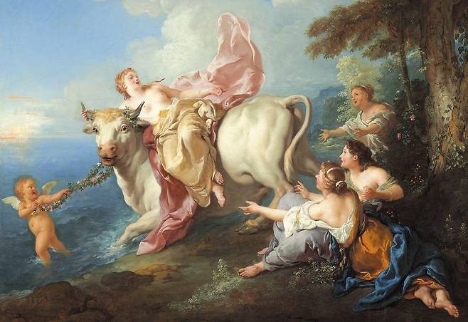 해변에서 놀던 페니키아의 공주 에우로페에게 제우스는 한눈에 반해 버린다. 아름다운 소의 모습으로 변신한 신(神)은 공주를 등에 태우고 바다를 헤엄쳐 건너 자신이 태어난 섬 크레타에 다다르고, 그 섬에서 신의 모습으로 돌아와 공주와의 사이에서 크레타의 왕 미노스를 낳았다. 소는 신석기 시대 때부터 최고 권위의 상징이었고, 이집트의 아피스나 그리스의 제우스 등이 황소 형상을 가졌다. 프랑스 화가 장 프랑수아 드 트로이의 1716년작 유화‘에우로페의 납치’, 미국 워싱턴 DC 내셔널 갤러리 소장. /위키피디아