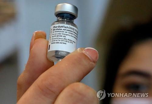 백신 접종 준비하는 이스라엘 의료진 [AFP=연합뉴스 자료사진]