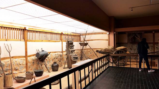 온양민속박물관은 ‘아산 10경’ 중 하나다. 사진은 ‘한국인의 일터’ 전시실.