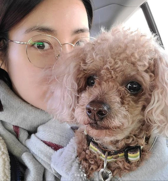 Actor Kang So-ra has told of her recent pregnancy.On the 25th, Kang So-ra told her recent news through her Instagram.Kang So-ra, who drinks coffee in the outdoors with his dog, attracts attention by adding a hashtag called #Positive real number # Amiya Wind.Kang So-ra, who is particularly pregnant, is a healthy figure with a plump cheek.Kang So-ra marriages with Husband, a oriental medicine doctor who was in a relationship last August.At that time, the marriage ceremony was canceled due to the Corona 19 re-proliferation tax, and the couple made a marriage ceremony in a simple place where only the family attended.Kang So-ra, who has since announced her pregnancy, is scheduled for Child Birth in April this year.