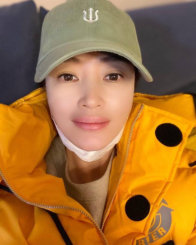 Actor Kim Hye-soo has reported on the latest.On the 26th, Kim Hye-soo posted a picture without any comment through his Instagram.In the public photos, Kim Hye-soo, who boasts beautiful looks without humiliation in Close-Up, attracts Eye-catching.Meanwhile, Kim Hye-soo chose Netflix original series Juvenile Justice as his next film.Juvenile Justice will give a sharp look at the youth Crime, which has reached the risk level, and the responsibility of adults and society surrounding it, focusing on the issue of juvenile law and law that criminal minors under 14 years old are subject to protection rather than punishment.