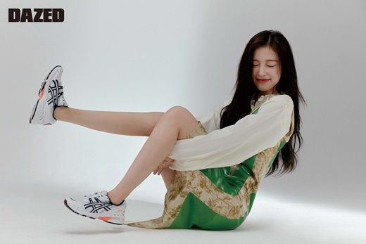 Group OH MY GIRL Arin pictorial has been unveiled.Magazine Days of Future Passed recently conducted a photo with OH MY GIRL Arin.In this photoreal, Arin has not only made his own transparent and clear charm, but also a cool and chic mood that he has not seen anywhere.Arin, who has been in a vacancy for a year since last years OH MY GIRL Sleeping, revealed his current situation through an interview after the pictorial.Ive been taking Acting lessons these days, and Ive started Pilates, and I cook, he said. As a singer, I think Im getting bigger and bigger about Acting.I want to show you more of the various aspects. In a hope that it will be done in 2021, he said, I hope that the fans will have more time with our Miracle, even by the end of the year.This spring, Arins more detailed picture and interview with the new season first can be found on the Days of Future Passed, homepage, Instagram, YouTube, etc.