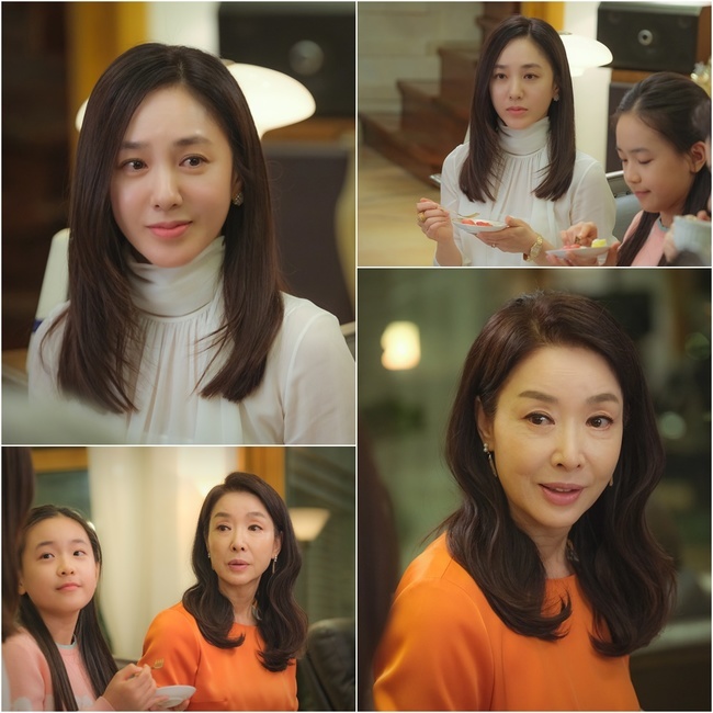 Park Joo-Mi and Kim bo-yeon have predicted a subtle neurotelepreneur.In TV Chosun WeekendDrama Marriage Writing Divorce Composition (Phoebe, Im Sung-han)/director Yoo Jung-jun and Lee Seung-hoon), her 40-year-old husband, Keep your (Lee Tae-gon), showed a friendly relationship with her stepmother Kim Dong-mi after the death of her father, Shin Ki-rim (No Joo-hyun). I doubted it, but I was shocked to find out that the real affair woman who had been thoroughly concealed was surprisingly 28 years old Amy (Song Ji-in).Neurotelepreneur was caught in the wake of the confrontation between Park Joo-Mi and Kim bo-yeon starting 10 months ago.Park Joo-Mi and Kim Dong-mi, who had been nervous about the secret of food in the play, laughed and laughed at the neurotelepreneur.Safiyoung, who came to his in-laws with his daughter Jia (Park Seo-kyung), saying that he came to learn the taste of his mothers hand, is kind, but the key is to continue the family gathering, failing to receive the secrets due to Kim Dong-mi, who avoids cooking.However, the behavior of Kim Dong-mi, who responds to the smile and Smile, which keeps laughing at what is happening, is attracting attention with an unresolved aftertaste.Moreover, the two people who seemed to be hit by Sidney Govou, who is not on the outside, will release the inner heart that they have hidden through this scene.Safiyoung wonders how to express the uncomfortable planting toward Kim Dong-mi, who is trying to show his father-in-law as well as the god Keep your, and what kind of heart Kim Dong-mi is holding toward Safiyoung.