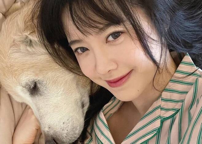 Ku Hye-sun, who is an actor and director, has been in the spotlight.On the 25th, Ku Hye-sun posted two photos on his instagram with the phrase Did you see Sumy Mountain well? Everyone sleep well.In the photo, Ku Hye-sun is lying on the bed with his dog. Happiness is buried in Ku Hye-suns face wearing pajamas.Ku Hye-sun drew attention with her natural and neat charm, also showing off her original Ulzang figure, which does not change over the years.Meanwhile, Ku Hye-sun has appeared as the first guest of the healing hand-taste entertainment Sumy Mountain co-produced by SKY and KBS, a comprehensive entertainment channel of SkyTV (Sky TV).