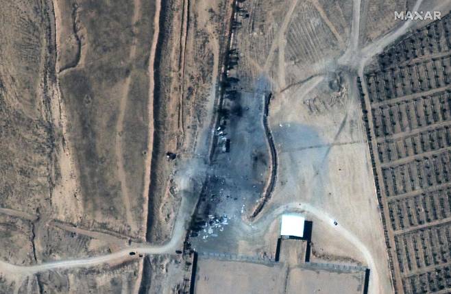 25일 미군이 시리아 내 친이란 민병대 시설을 폭격한 직후 촬영한 위성 사진. /AFP 연합뉴스