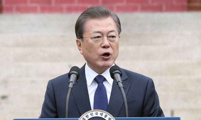 지난해 3월 1일 문재인 대통령이 종로구 배화여고에서 3·1절 기념사를 하고 있다. 연합뉴스