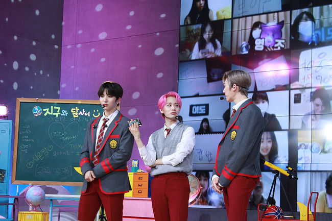 Group Remote Control (ONEUS) has finished its first fan meeting between Earth and the Moon in longhang-ri.Remote Control held its first fan meeting State between Earth and Moon on the 28th through Naver VIVE.On this day, Remote Control turned into a schoolboy full of academic discipline, creating fresh new semester memories with 2Moons: The Series (Remote Control Official Fan Club name).Remote Controls fan meeting was divided into 44th Period Mystery to match the concept of 2Moons: The Series School.First, in the 14th Period Mystery 2Moons: The Series Exploration Area, 2Moons: The Series related questions were timed by Remote control members, and 2Moons: The Series had only time for fans, including two-rows.In the 24th Period Mystery Remote control inquiry area, TMI balance game, which is a combination of questions sent by fans, was conducted by members, and various TMIs of members were used to reveal different information of Remote control.In addition, during the 34th Period Mystery Remote control special activity time, we performed a level-up dance time with fans and introduced existing songs using prepared items.Especially, the stage of I am excited prepared by Raven, Ido, and Zion, and the stage of Why are you out there prepared by Gunhee, Seoho and Hwanwoong added the heat of fan meeting.Remote Control last communicated with fans through the 44th Period Mystery Statetime and finally, fan meeting is the first time since debut, only 2Moons: It was so happy throughout the preparation as it was time with The Series.Today we were so happy, 2Moons: The Series are happy because they seem to be the same mind. I think it will be soon to meet with me as soon as possible as the six of us winds.I hope everyone is healthy until then, and I am preparing various things, so I hope you will look forward to it in the future. In addition, Remote control includes the Valkyrie rock version, BBUSYEO, No Diggity, Our Time Flows Upside Down (Rewind), The Day of the Lighting (I.P.U), Gaza (LIT) Stage genius showed live and performance by showing off its aspect.In addition, through the corner VCR in the inside, 2Moons: The Series Schools first task was divided into two teams, and the Remote control members were drawn.Members who produce PPT that can appeal to me are proud of their self-sacrifice such as stage genius and concept digestion power, and they have filled 180 minutes with various charms with a big smile with adverb and sensible presentation.On the other hand, Remote Control released its first full-length album Devil (DEVIL) and performed active activities with the title song Imbalanced and the follow-up song Our Time Flows Upside Down as well as demonstrating its global power by breaking its own record and charting at home and abroad.RBW