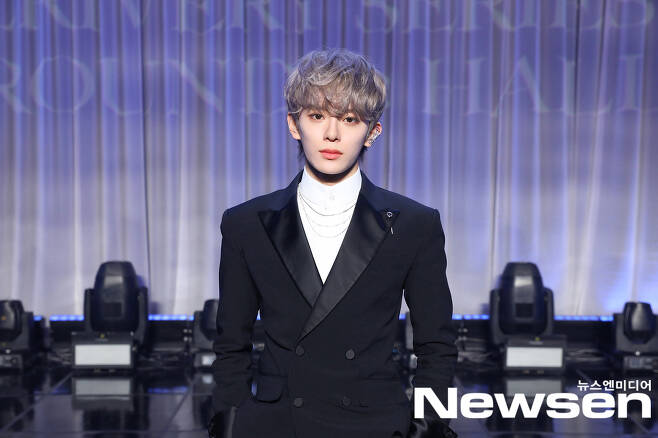Verivery A media showcase commemorating the release of the new single SERIES O [ROUND 1: HALL] was held online in the aftermath of COVID-19 on the afternoon of March 2.Verivery (Dongheon, Hotel pool, Gyehyeon, Lianhu, Yongseung, Kang Min) poses during photo time.Photos: Jellyfish Entertainment
