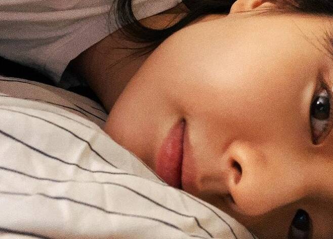 Actor Lee Sun-bin has released an unadorned person.On the first day, Lee Sun-bin posted several photos on his instagram  with the phrase Youre here too?Lee Sun-bin, who was in the public photo, was lying on the bed and boasted perfect beauty. Lee Sun-bin boasted of the goddess visuals even without a toilet.Fans responded in various ways, such as Its so beautiful, Its cute, I watched the movie fun.Meanwhile, Lee has been working with Kim Young-kwang in the movie Mission Passable released last month. Lee Sun-bin is in public with Actor Lee Kwang-soo.