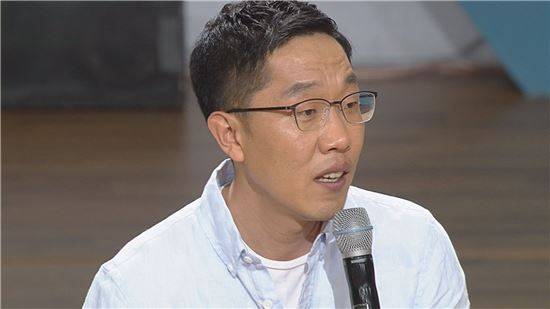 지난 2018년 방송했던 JTBC 생활시사 토크 쇼 '김제동의 톡투유' 진행하는 김제동 / 사진=JTBC '김제동의 톡투유' 제공