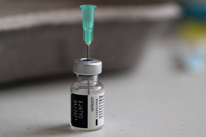 지난 1월18일(현지시간) 프랑스 파리 3구 백신접종센터에 준비된 화이자 ·바이오엔테크 백신. 파리|AP연합뉴스