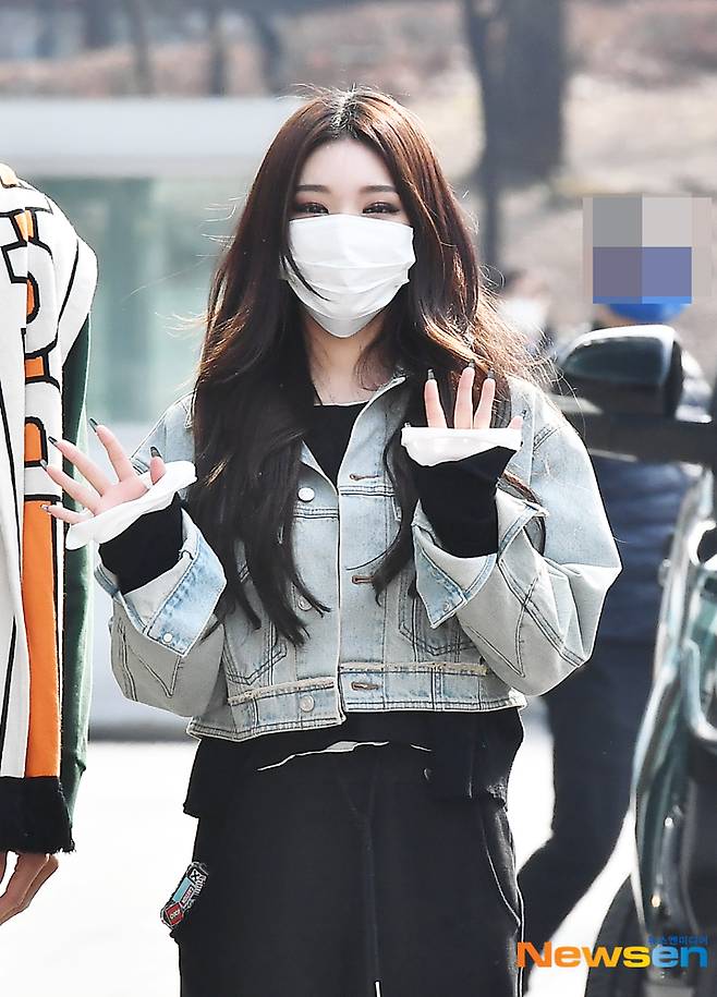 Singer Rain and Chungha are entering the Mokdong SBS station to record the SBS Power FM Dooshi Escape Cult show program on March 3.