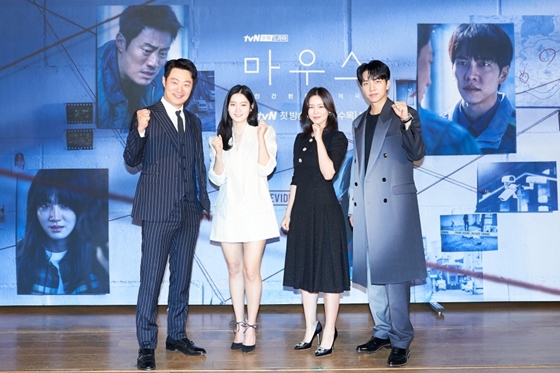 tvN 수목드라마 '마우스' 제작발표회에 참석한 이희준(사진 맨 왼쪽부터 오른쪽으로), 박주현, 경수진, 이승기/사진=tvN