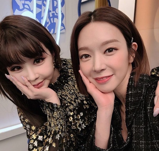 Choa showed her affection for Park Bom.On the 3rd, Choa posted a picture through her instagram  and reported the recent situation.In the open photo, Choa poses affectionately in front of Park Bom and the camera, who appeared in TVN entertainment On and Off. The beauty of two beautiful people attracts attention in different styles.On the other hand, Park has moved to Ganghwa Island to concentrate on diet in TVN entertainment On and Off and collected topics by revealing his daily life alone.Photo: Choa Instagram  